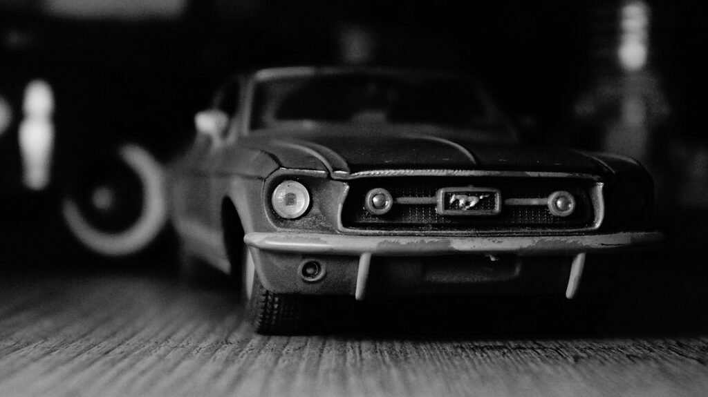 g9e8232e39f2be7a35fe0dc2681e6b758546e8f898ac9088144bdf13667cd4e38cd245605b56539c0b03eb50e56c7566d3ba9aa4ba44970a74ca4241ccee3a74d_1280-5357680 miniatura mustang, coleção de carrinhos, carros, carro, fotos preto e branco, carros antigos, vintage, miniature mustang, carts collection, cars car, black and white photos, vintage cars, carrinho em miniatura de coleção, miniature collection cart, carros, carros, carro, carro, carros antigos, carros antigos, carros antigos, carros antigos, carros antigos